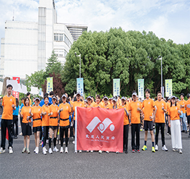 7月3日早晨，天卷云舒，草木苍荣，由湖塘镇商会、湖塘镇总工会联合承办的“同心同向 吾湖悦跑”湖塘镇城市跑活动在香樟大道顺利举行。