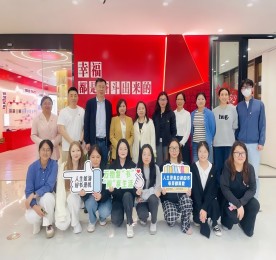 春意盎然的4月，武进人民商场联动江苏理工学院管理学院以书为媒、以学为桥，于武进人民商场共同开展万物复书，学习互促党建共建活动。江苏理工学院管理学院副书记、副院长荣文婷、江苏理工学院管理学院教工工商党支部书记葛莹玉、江苏理工学院管理学院教工工商党支部副书记田真平以及管理学院师生，易天集团党支部书记曹丽红、易天集团人力资源部经理周燕及支部党员参加活动。
