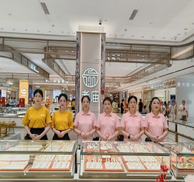 6月28日，易天集团旗下老庙黄金武进吾悦店盛大开业，新店位于常州市武进吾悦广场一楼铺号1043。老庙黄金武进吾悦店全面升级，重装开业！